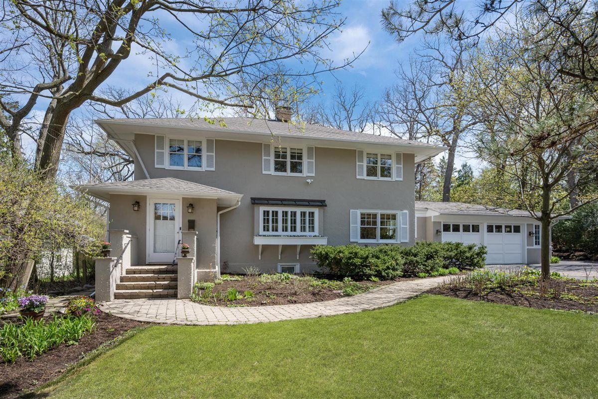 2269 Saint Johns Avenue — Highland Park, IL 60035