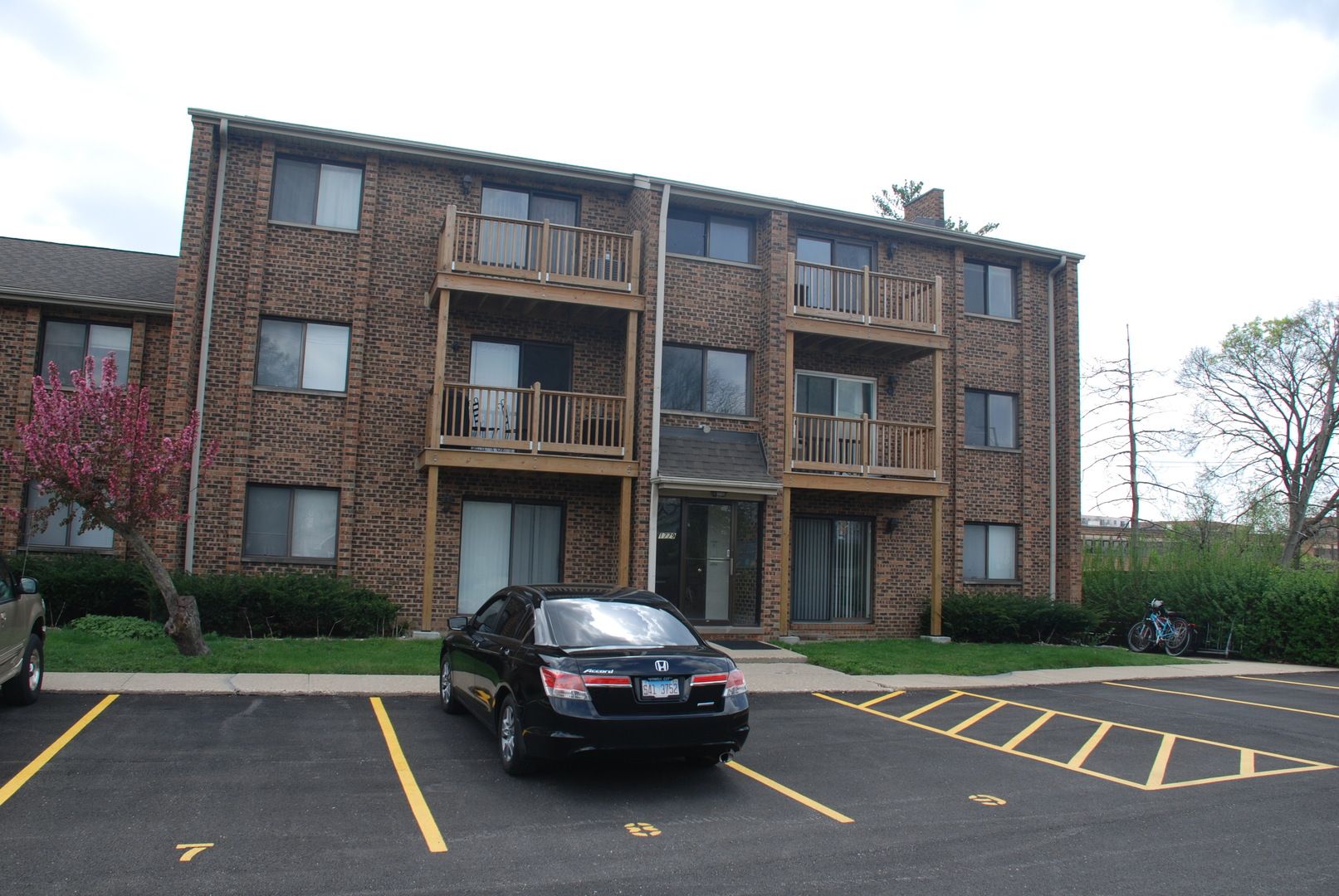 1779 Rand Road #3B — Des Plaines, IL 60016