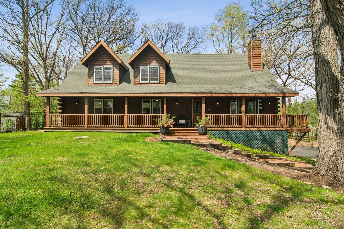 200 Wildwood Lane, Fox River Grove, IL 60021