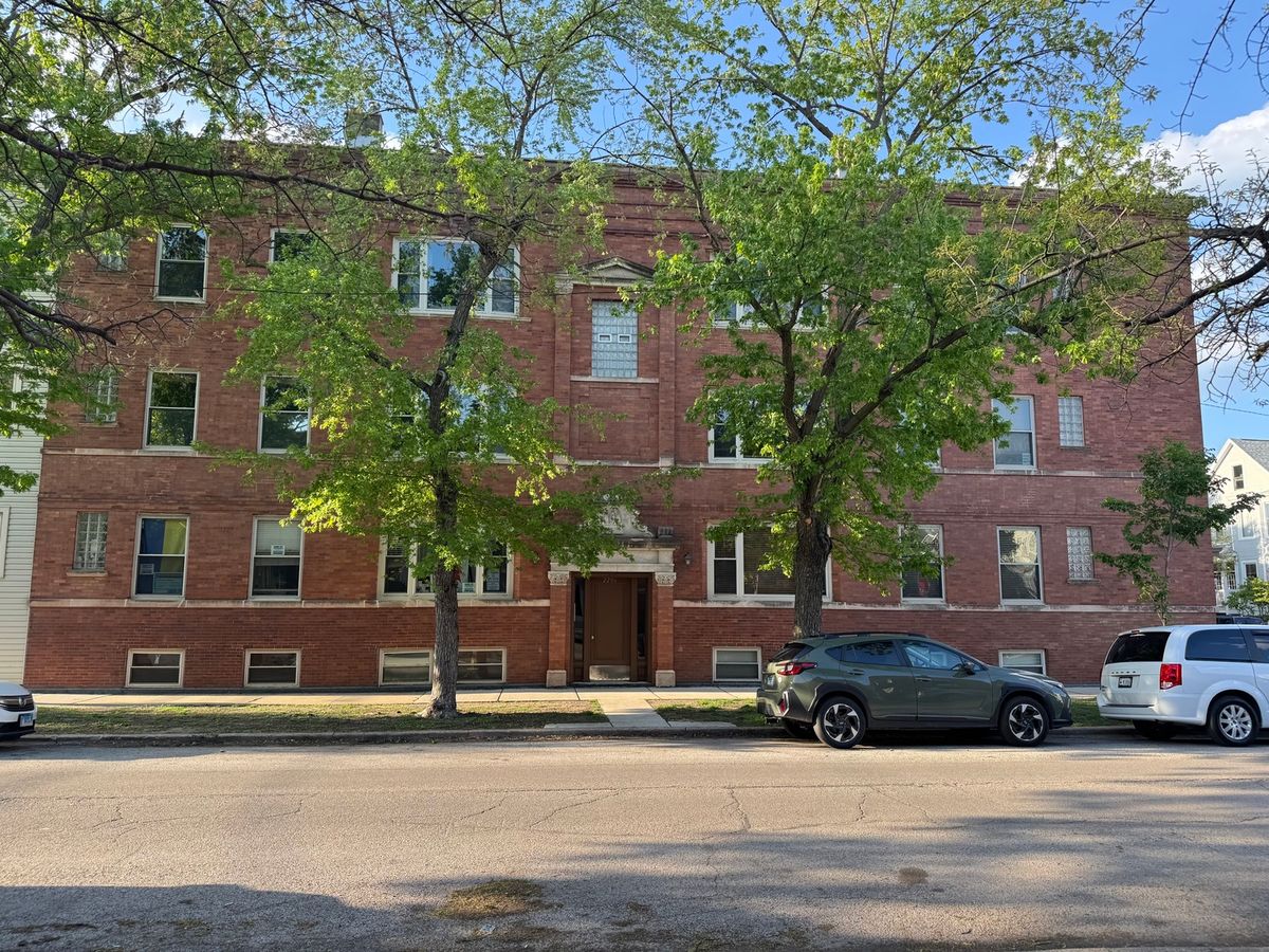 2206 School Street, Chicago, IL 60618