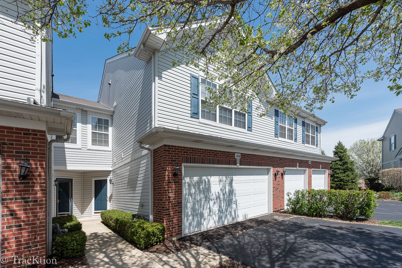 104 Concord Drive S — Oswego, IL 60543