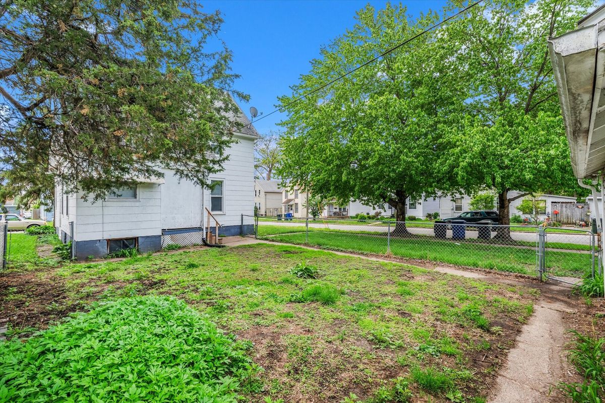 706 Howell Street, Davenport, IA 52802