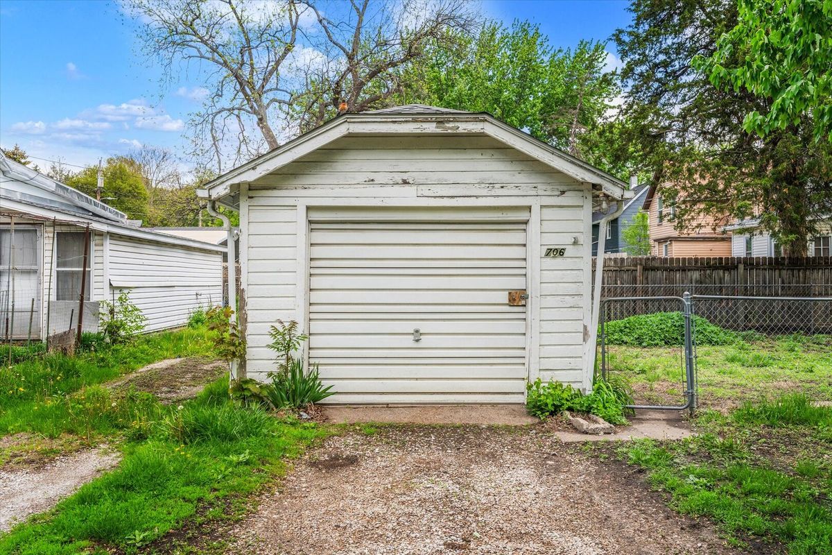 706 Howell Street, Davenport, IA 52802