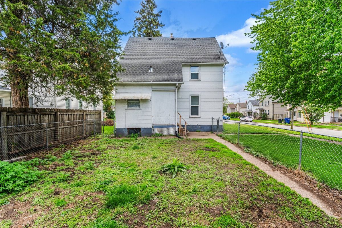 706 Howell Street, Davenport, IA 52802