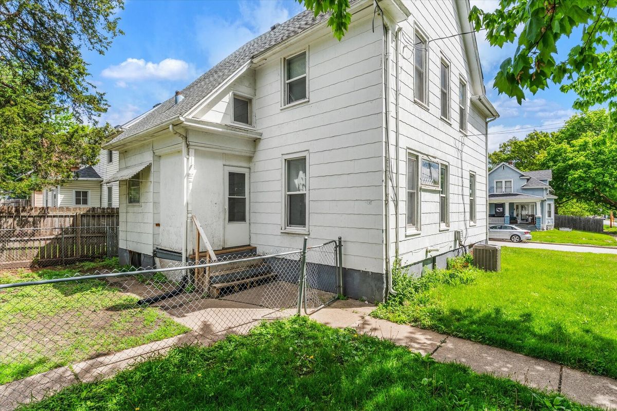 706 Howell Street, Davenport, IA 52802