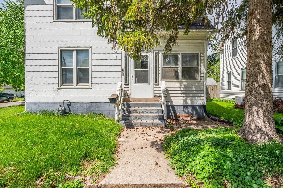 706 Howell Street, Davenport, IA 52802