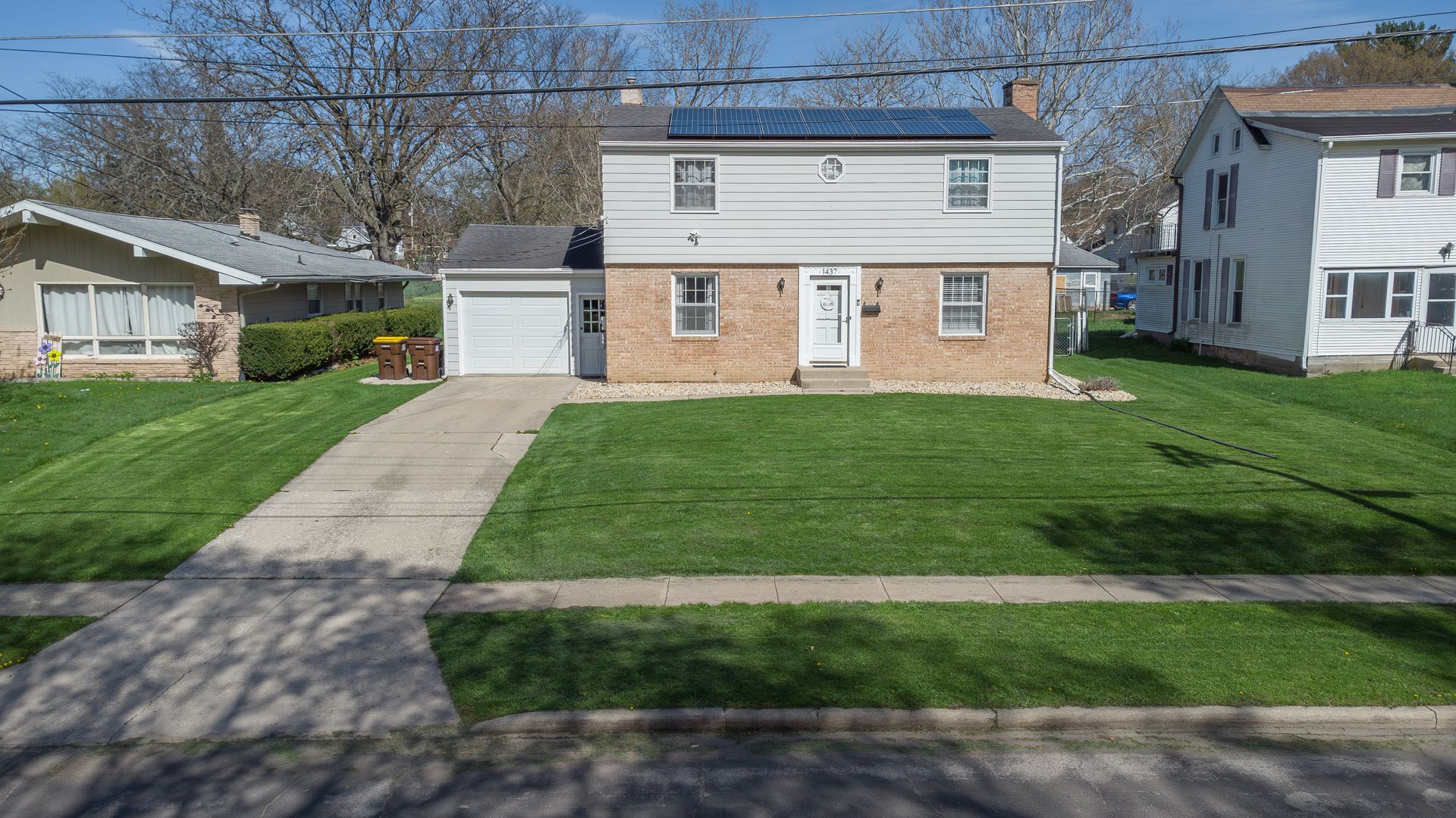 1437 S Walnut Avenue — Freeport, IL 61032