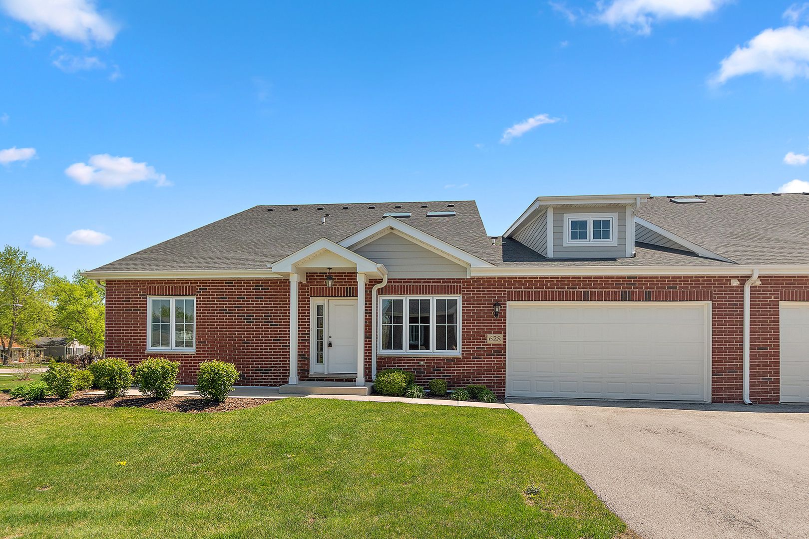 628 Prairie Crossing Drive — New Lenox, IL 60451