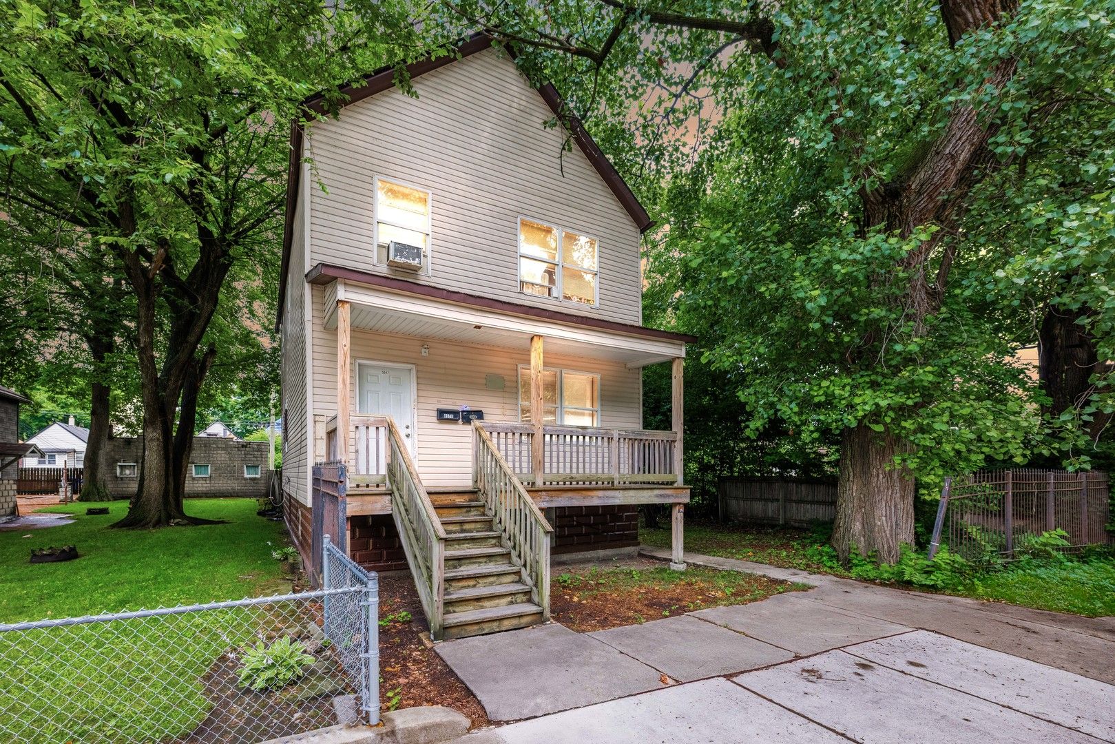 5347 S Racine Avenue — Chicago, IL 60609