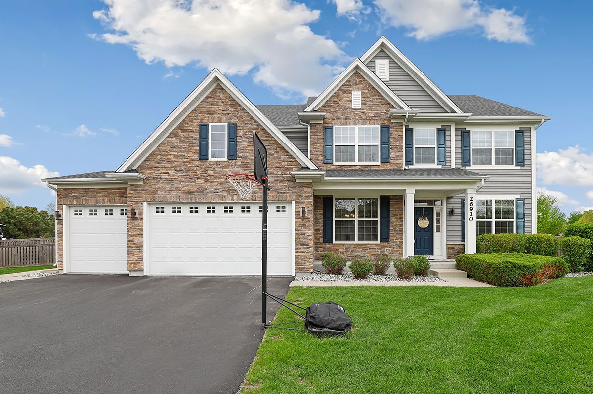 26910 Summergrove Drive, Plainfield, IL 60585