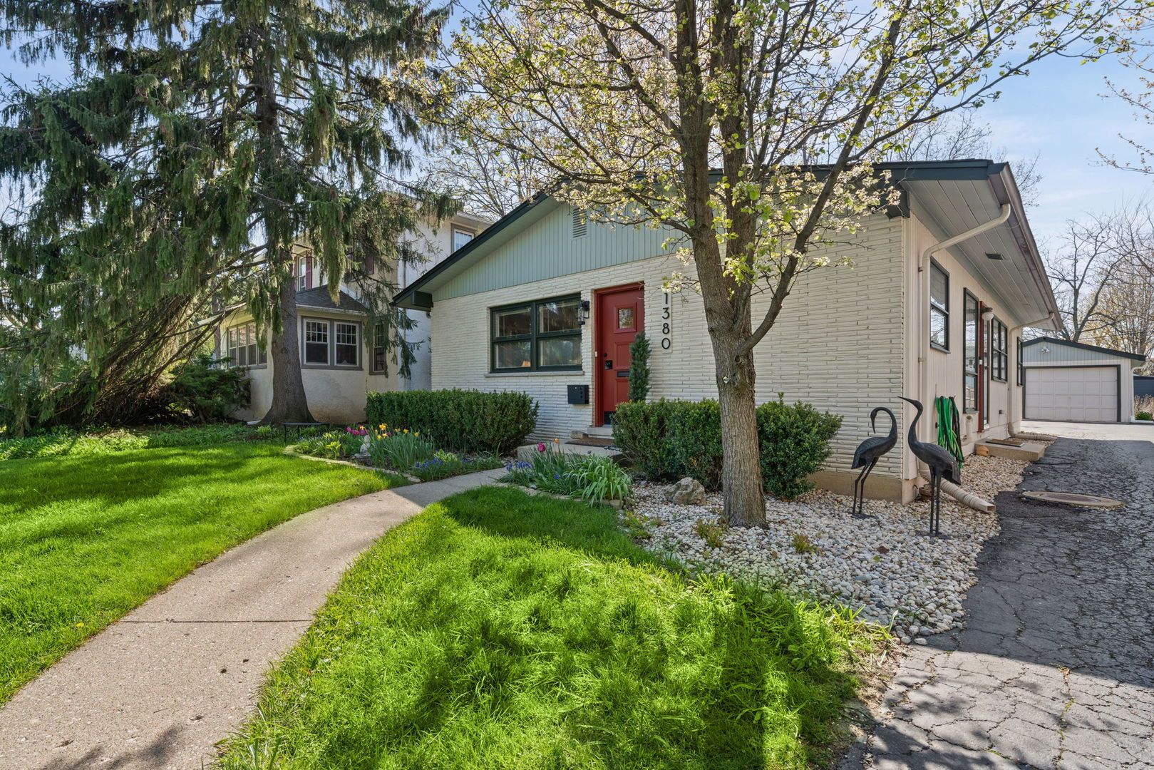 1380 Glencoe Avenue — Highland Park, IL 60035