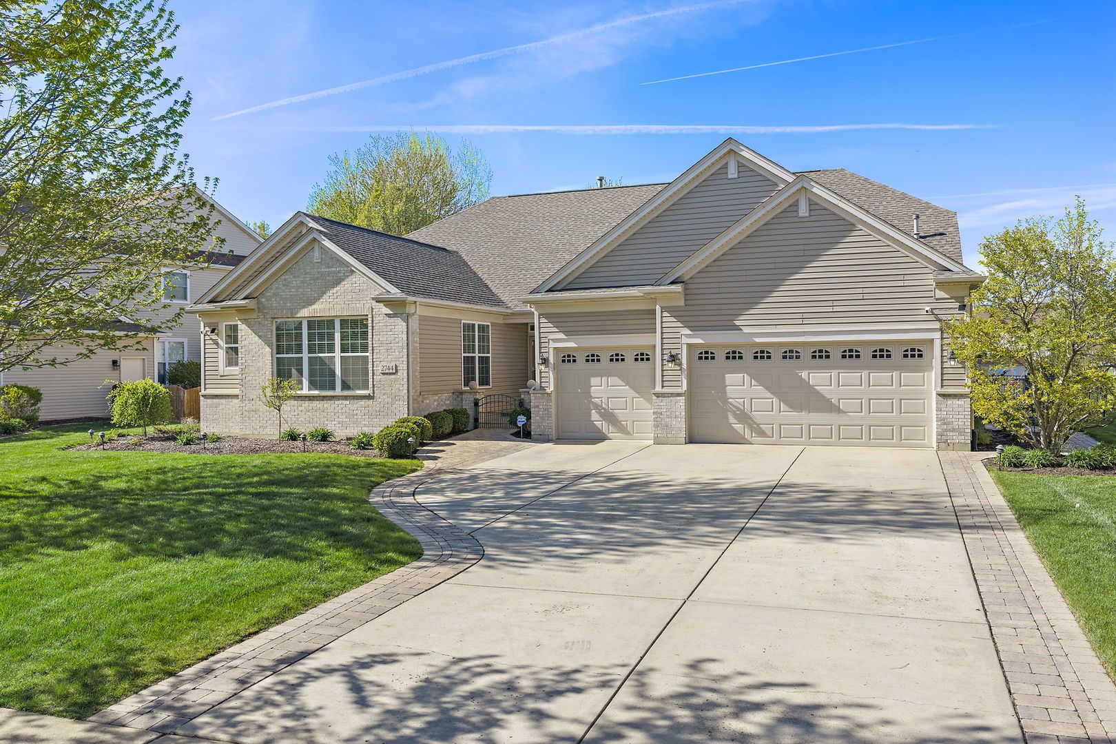 2744 MOUTRAY Lane — North Aurora, IL 60542