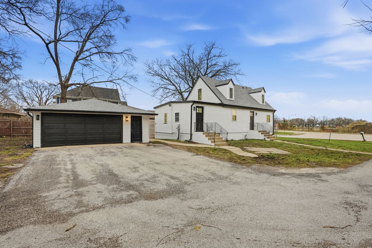 9442 S Octavia Avenue, Bridgeview, IL 60455