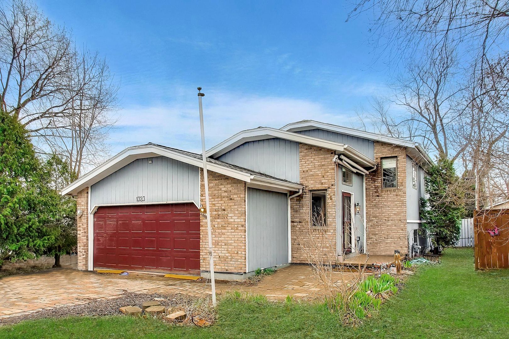 1323 Cottonwood Lane — Crystal Lake, IL 60014