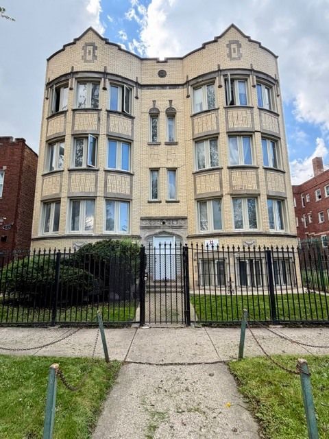 7932 S KINGSTON Avenue #1S — Chicago, IL 60649