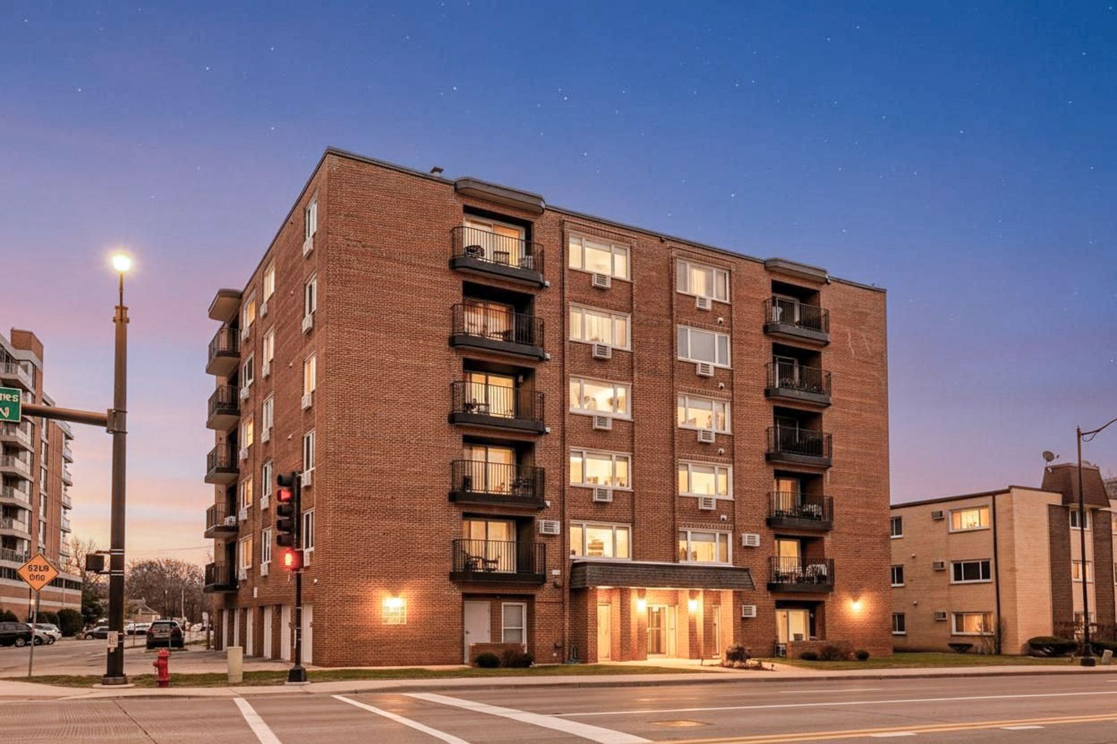 659 S Des Plaines River Road #2A — Des Plaines, IL 60016