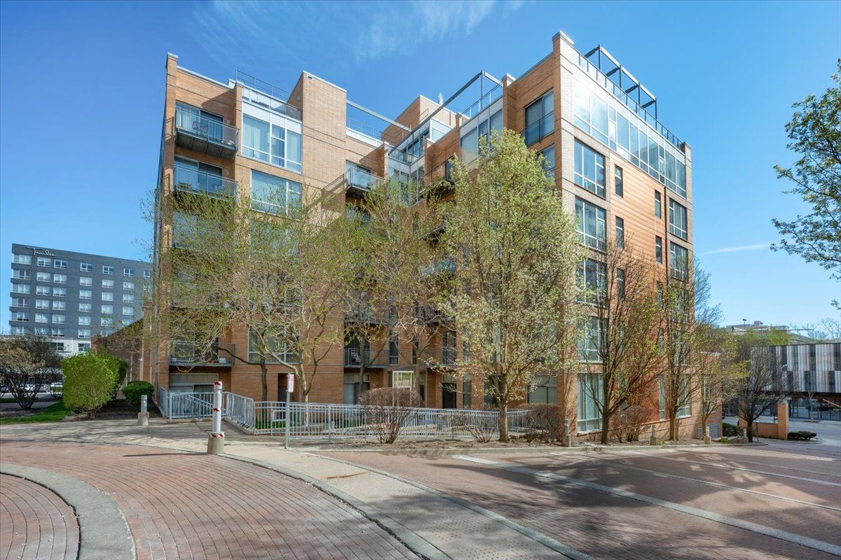 1740 Oak Avenue #803 — Evanston, IL 60201
