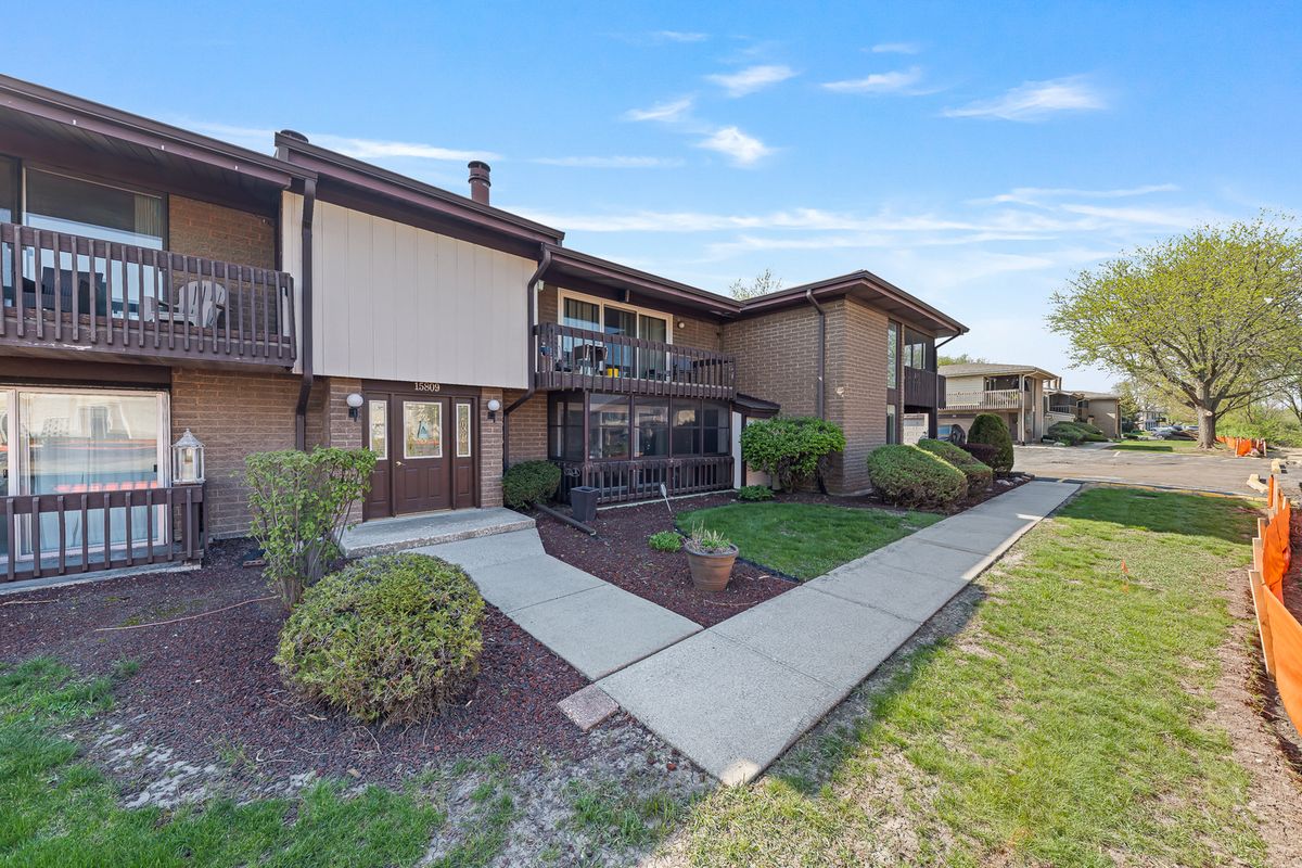 15809 Orlan Brook Drive, Orland Park, IL 60462