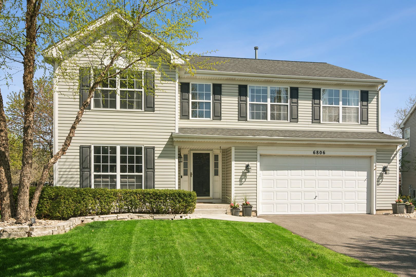 6806 Highgate Road — Carpentersville, IL 60110