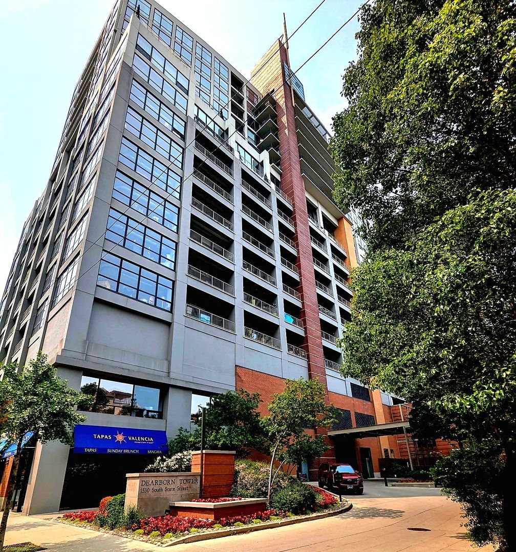 1530 S State Street #17R — Chicago, IL 60605
