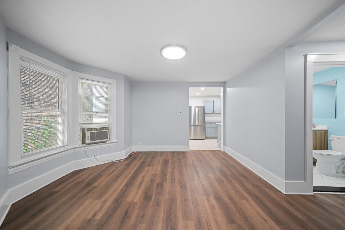 15612 LOOMIS Avenue, Harvey, IL 60426