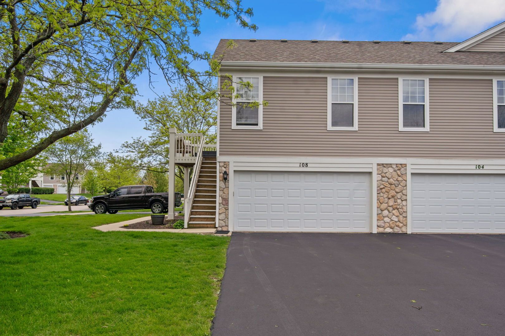 108 Schneider Court #108 — North Aurora, IL 60542