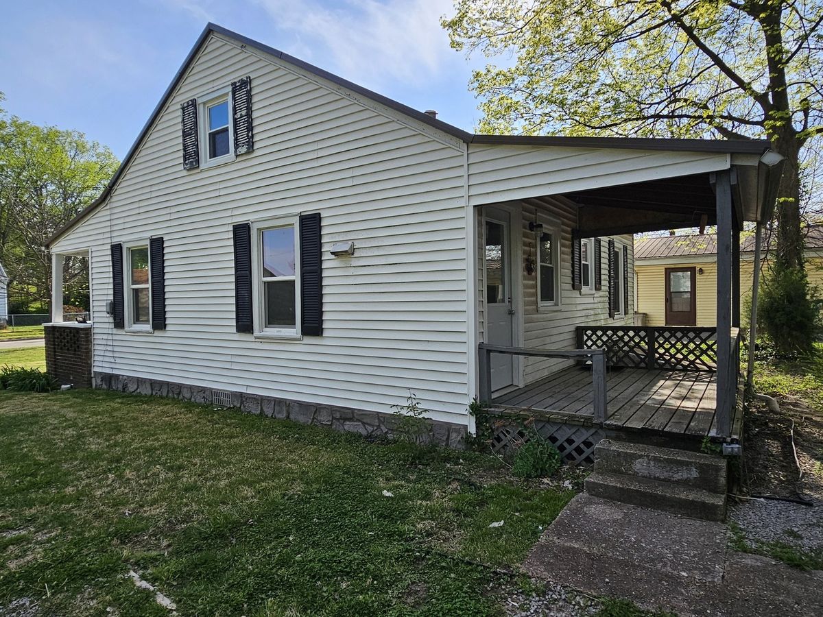 415 E Johnson Street, Fairfield, IL 62837