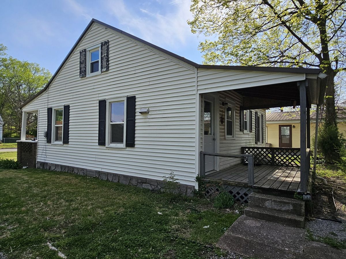 415 E Johnson Street, Fairfield, IL 62837
