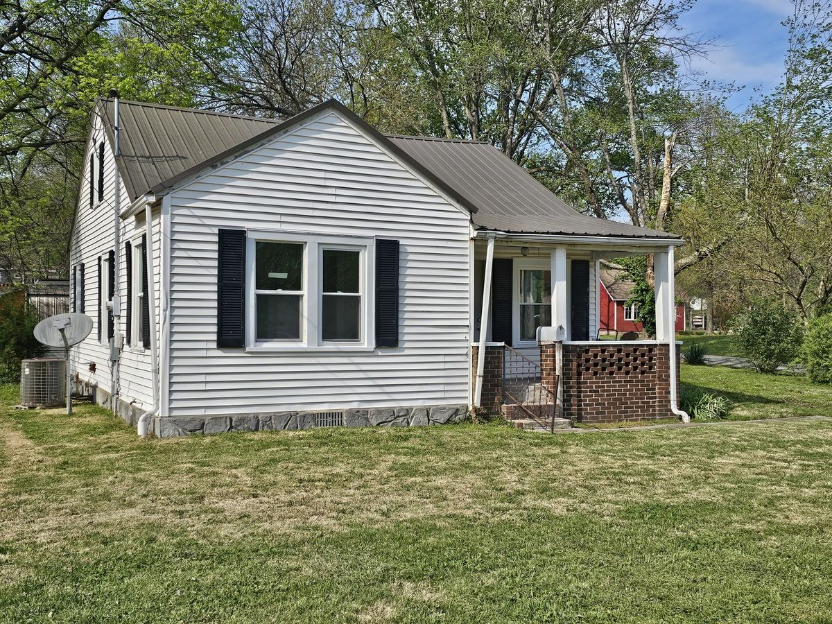 415 E Johnson Street, Fairfield, IL 62837