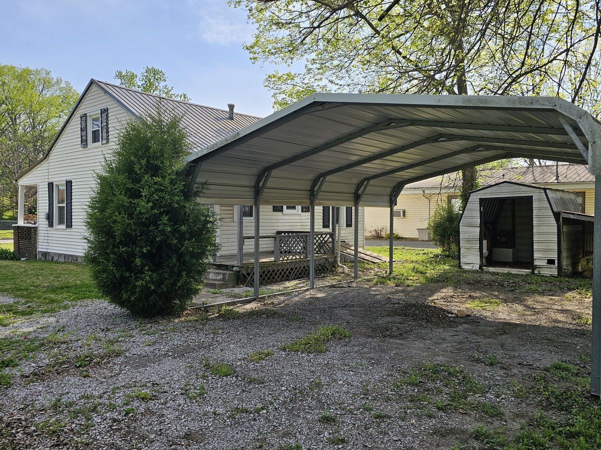 415 E Johnson Street, Fairfield, IL 62837