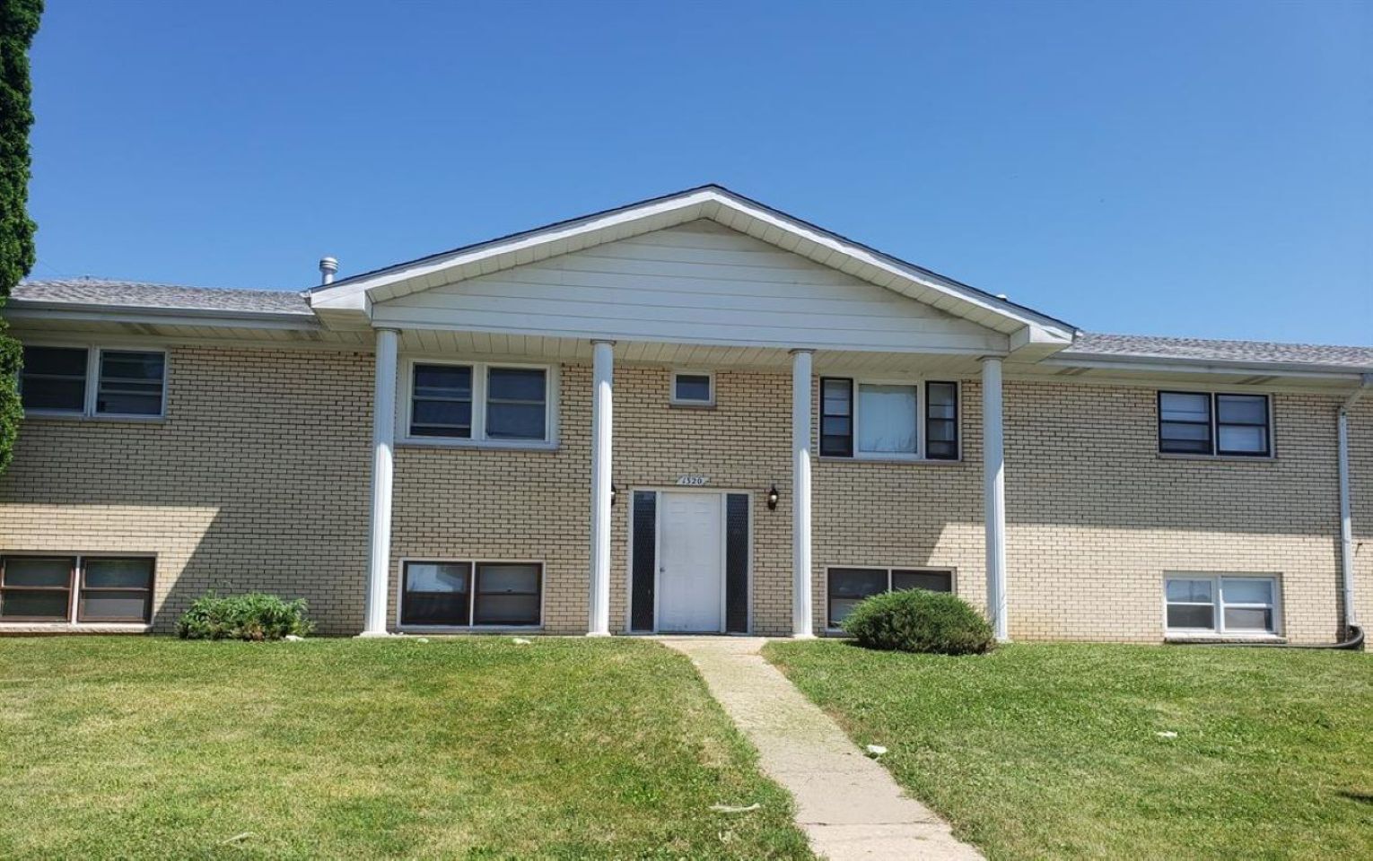 1320 E 38th Street #4 — Davenport, IA 52807