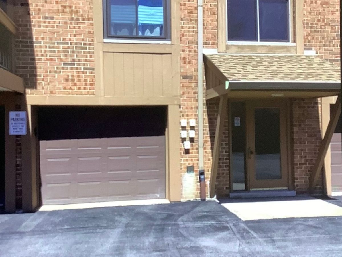 8090 Garfield Avenue, Burr Ridge, IL 60527