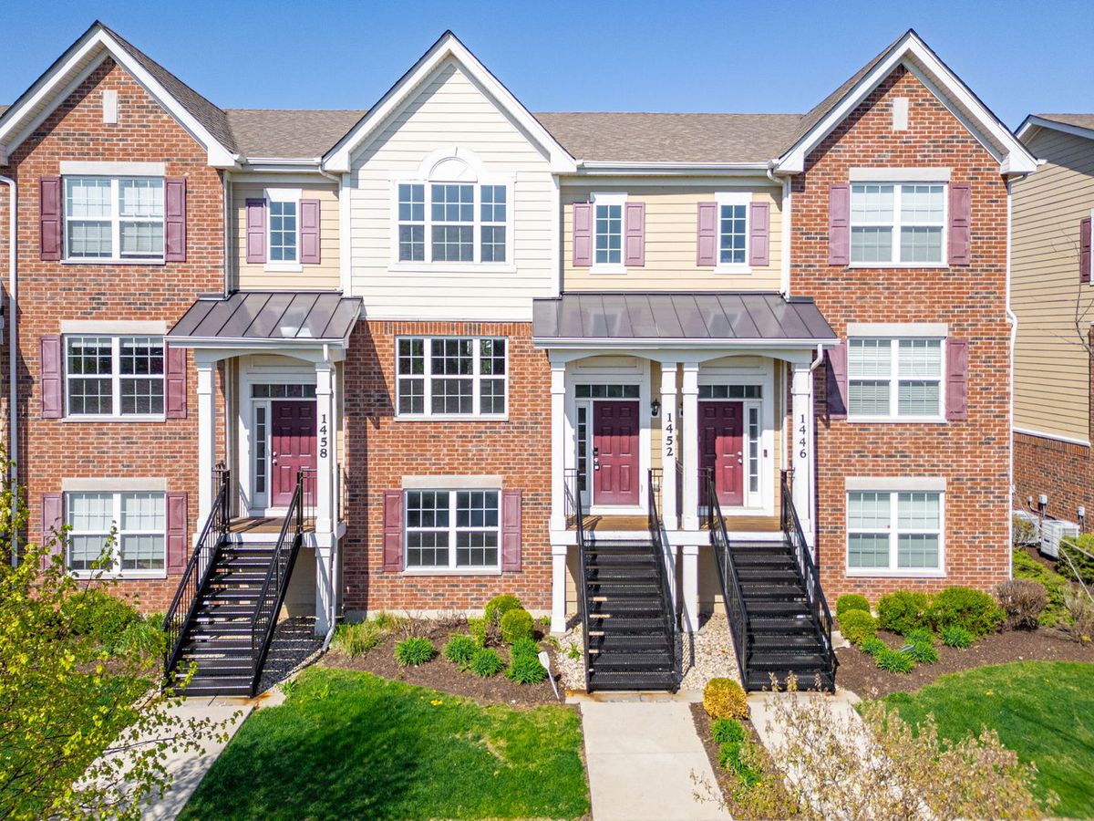 1452 Lakeridge Court, Mundelein, IL 60060