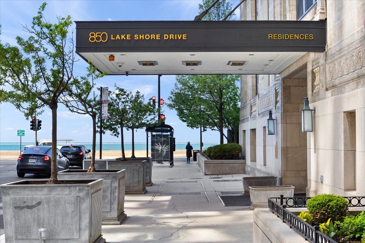 850 Lake Shore Drive, Chicago, IL 60611