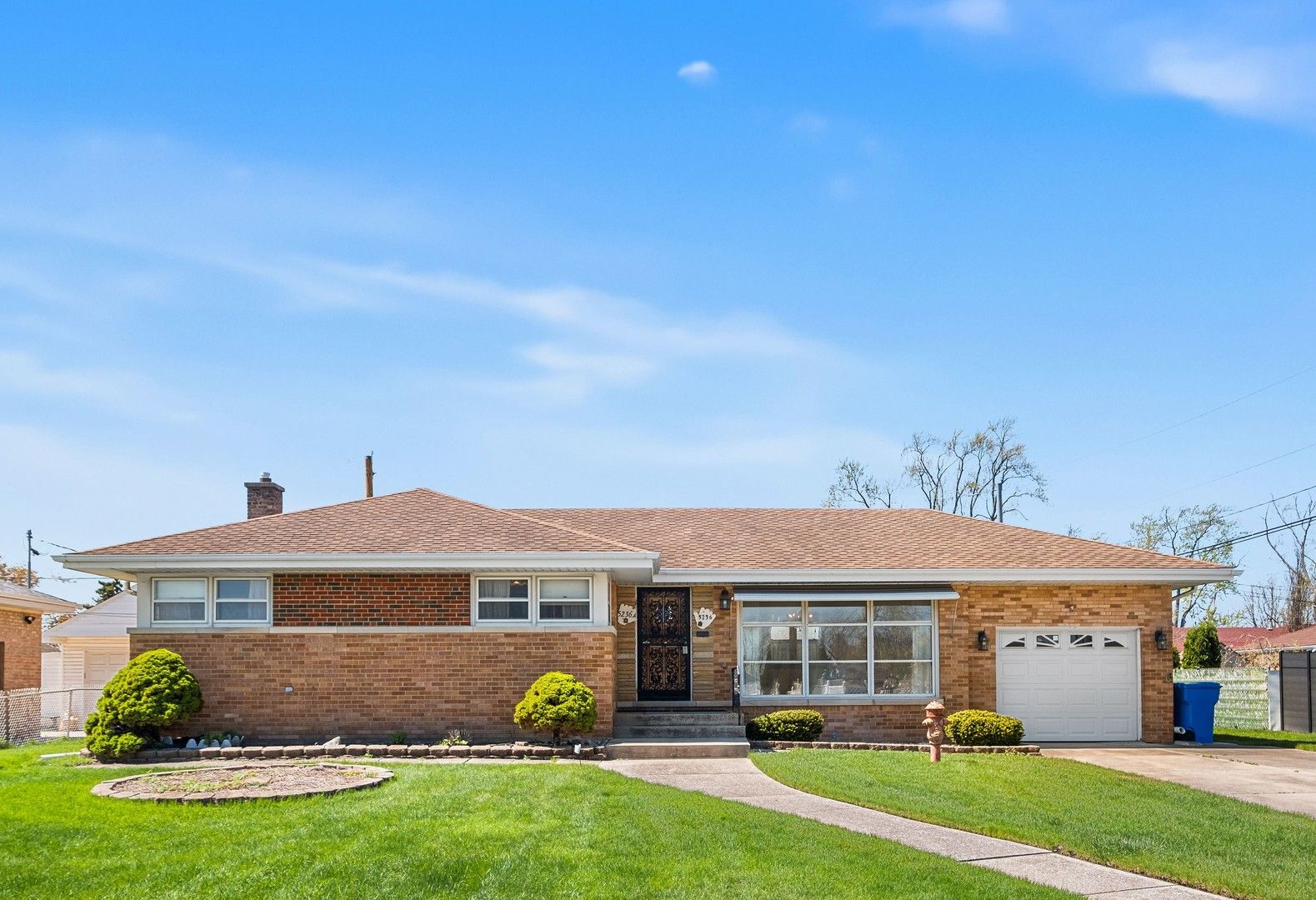 5236 N Pioneer Avenue — Chicago, IL 60656