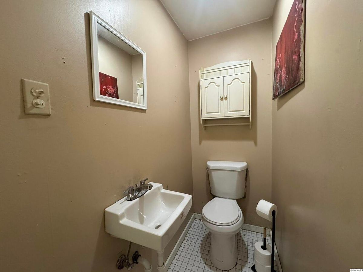 608 Adams, Quincy, IL 62301