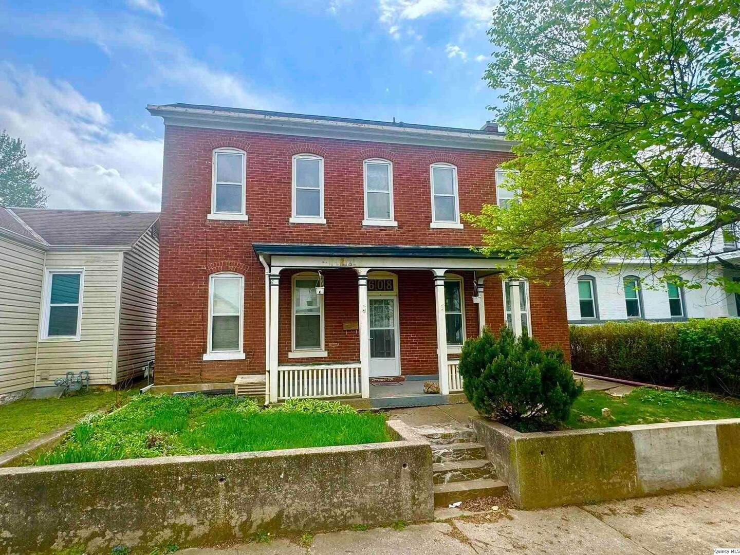 608 Adams — Quincy, IL 62301