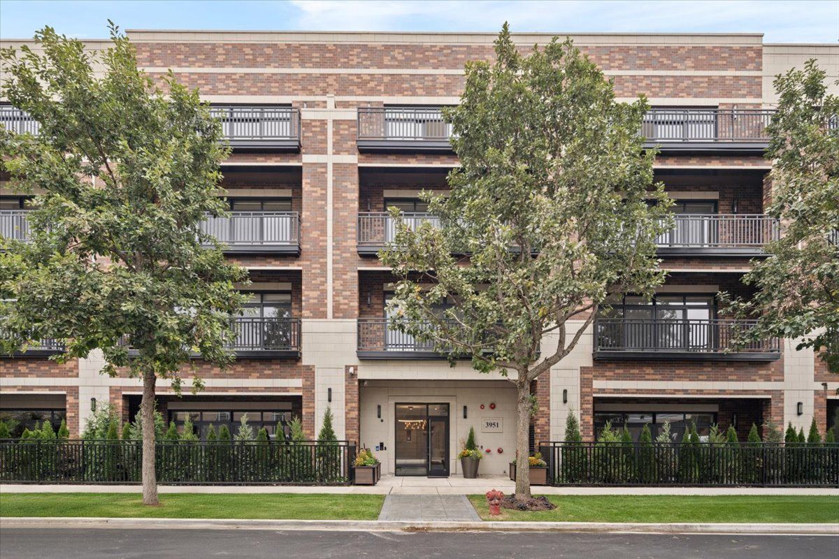 3951 N Wayne Avenue #206 — Chicago, IL 60613