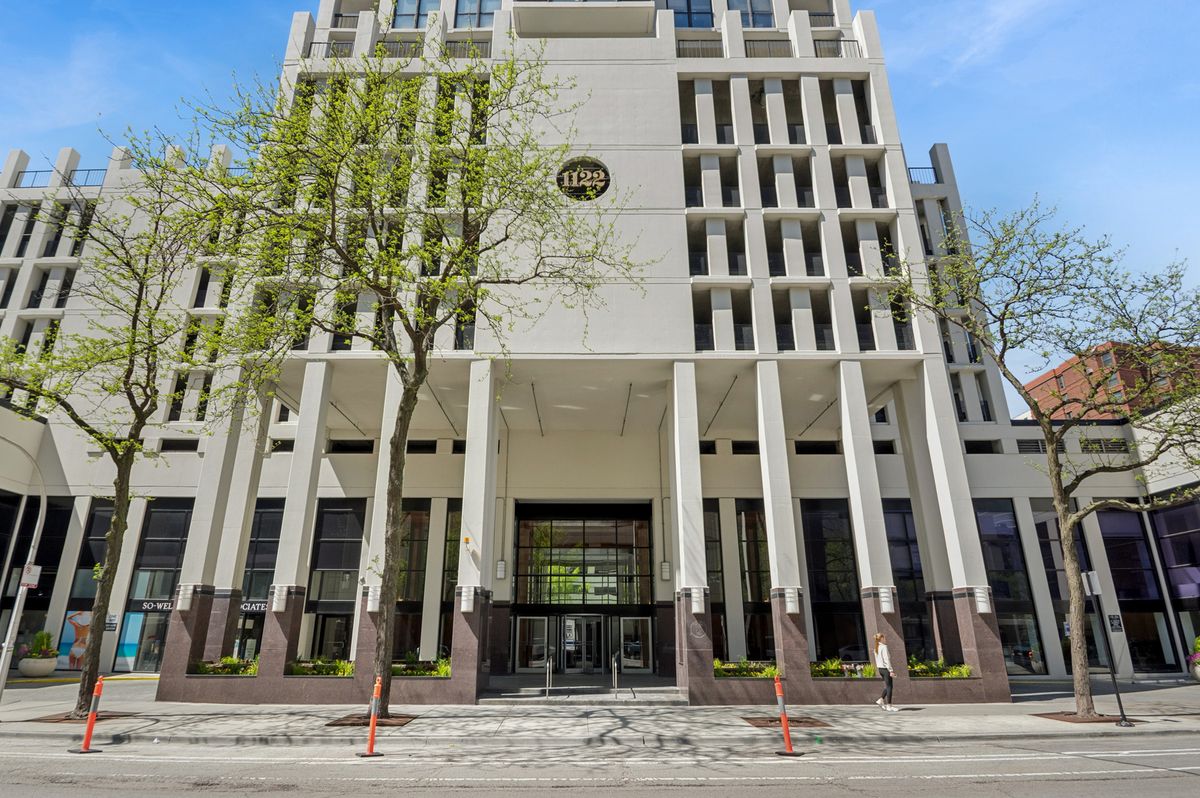 1122 Clark Street, Chicago, IL 60610