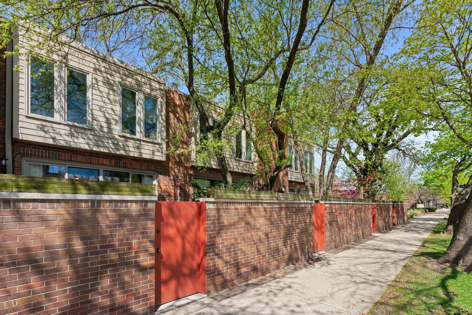 1930 N Larrabee Street — Chicago, IL 60614