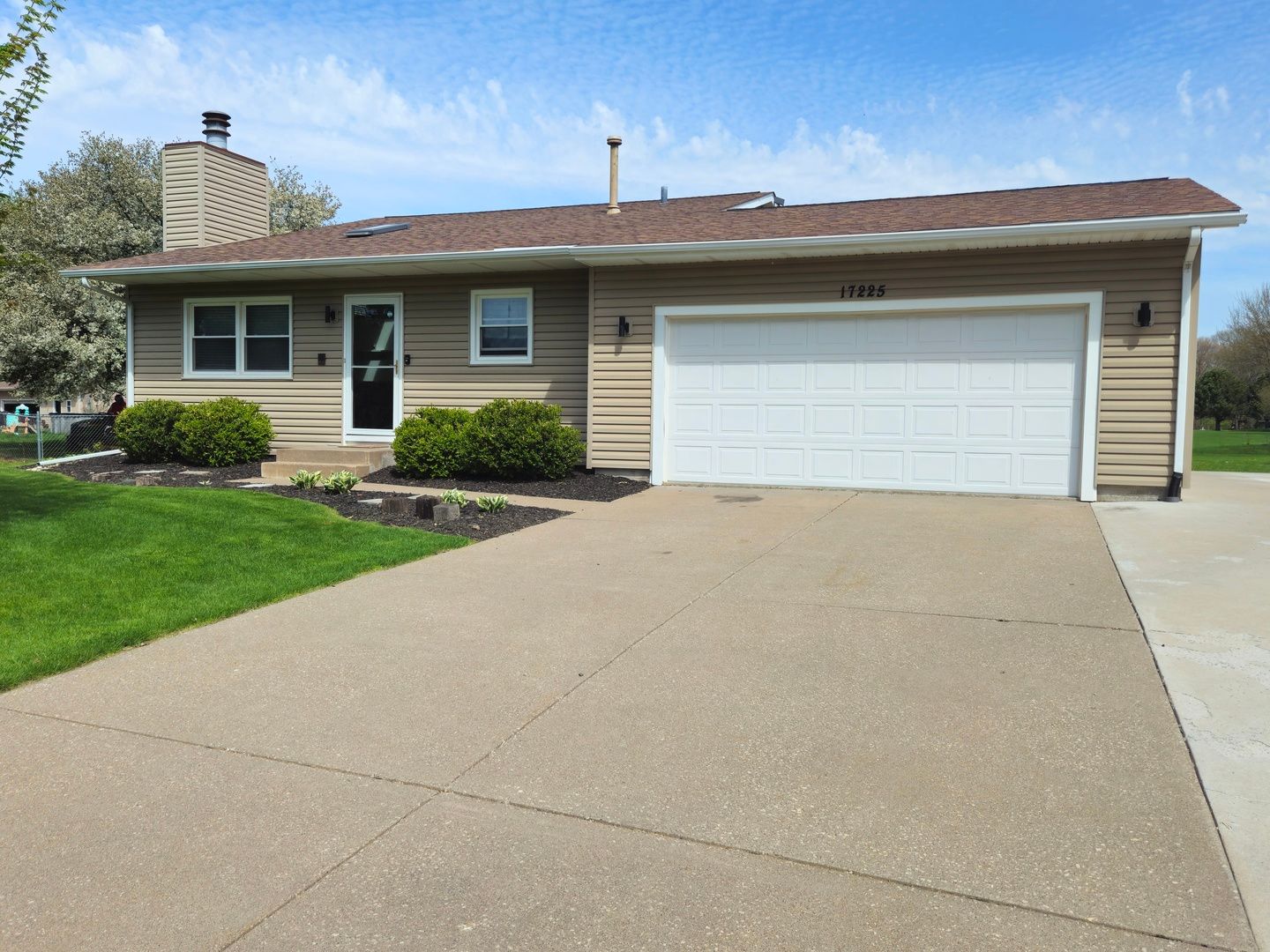 17225 40th Avenue Court N — East Moline, IL 61244