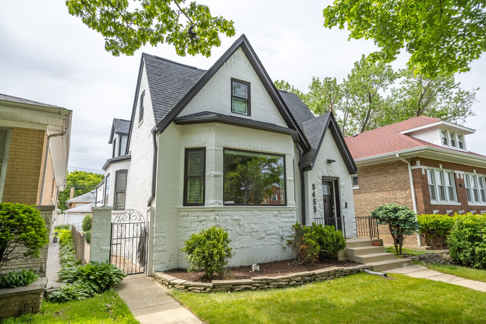 5455 W Roscoe Street — Chicago, IL 60641