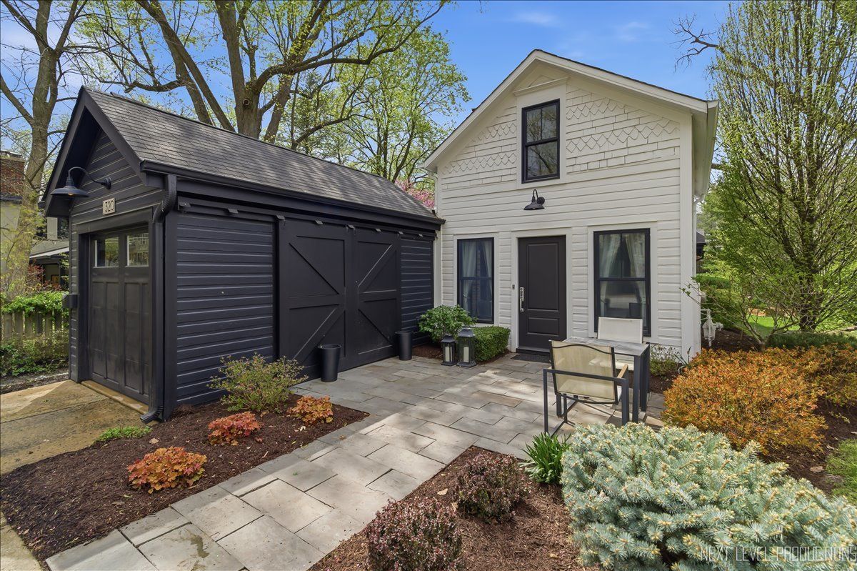 320 S 6th Street — Geneva, IL 60134