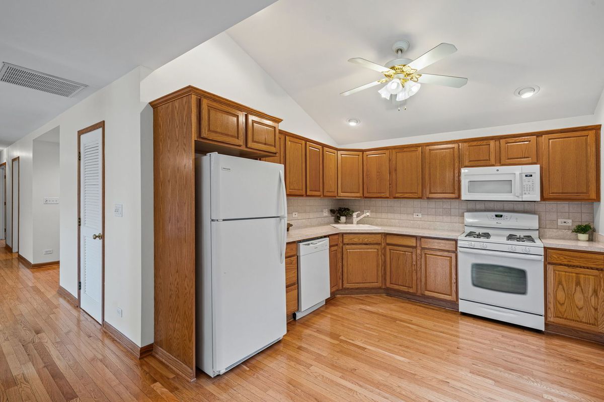 1120 Brush Hill Lane, Lake Zurich, IL 60047