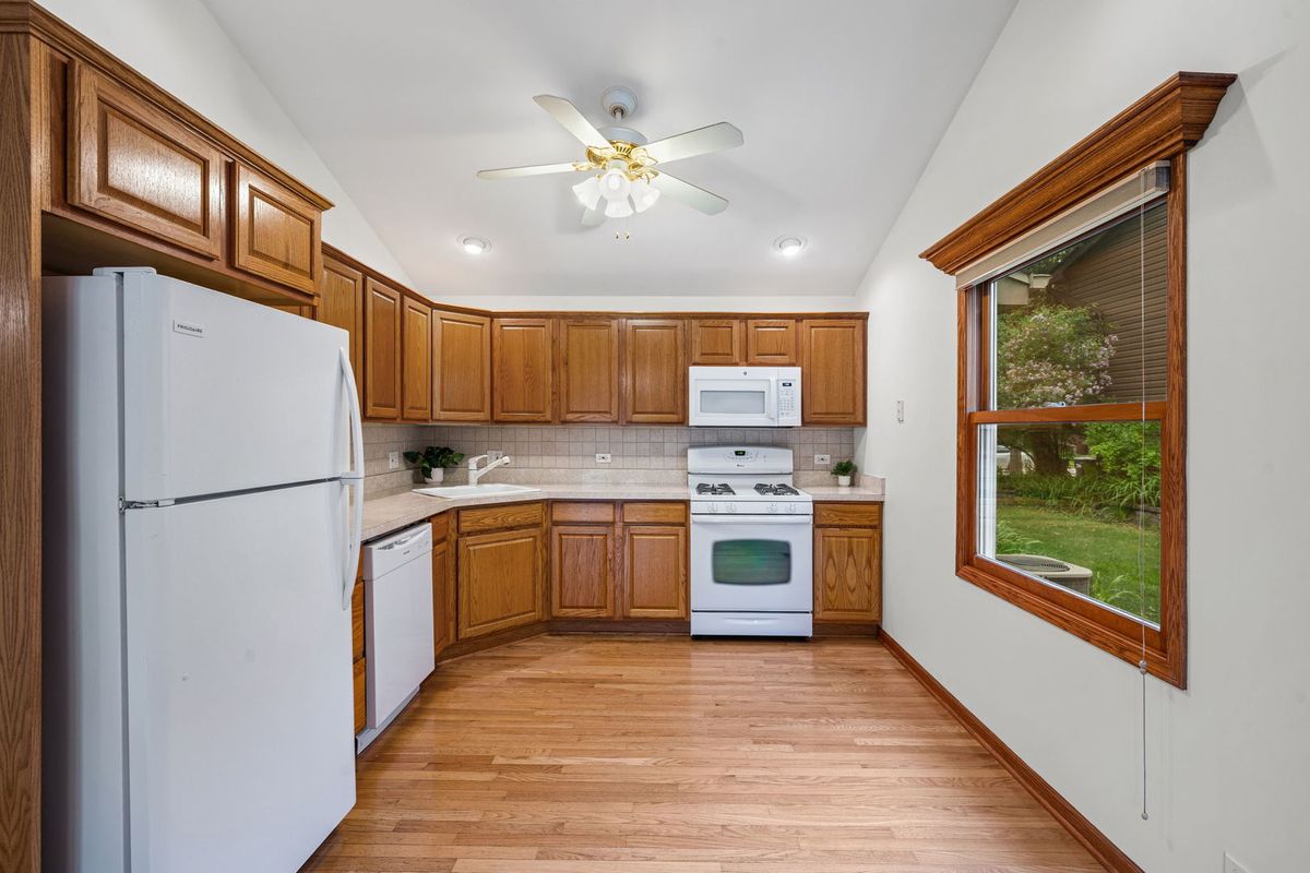1120 Brush Hill Lane, Lake Zurich, IL 60047