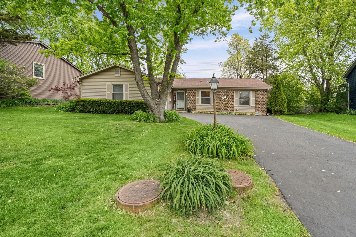 1120 Brush Hill Lane, Lake Zurich, IL 60047