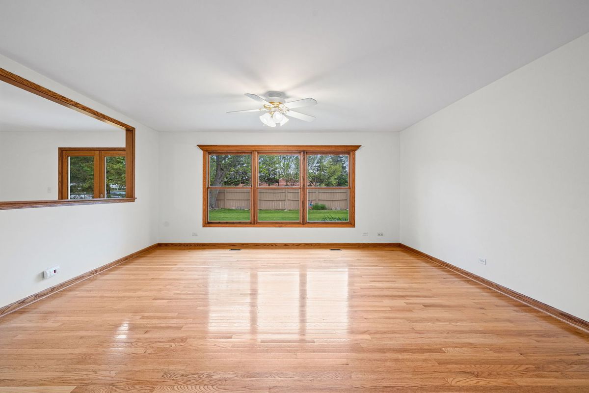 1120 Brush Hill Lane, Lake Zurich, IL 60047