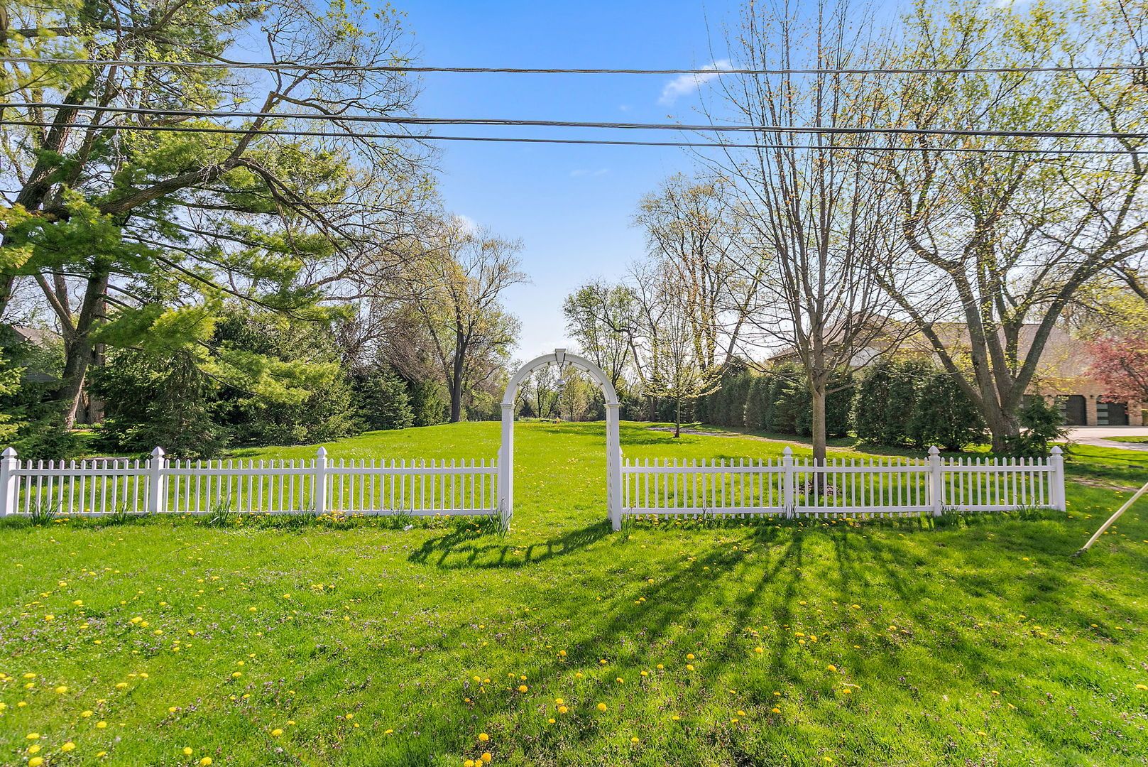 2803 N Vista Road — Arlington Heights, IL 60004