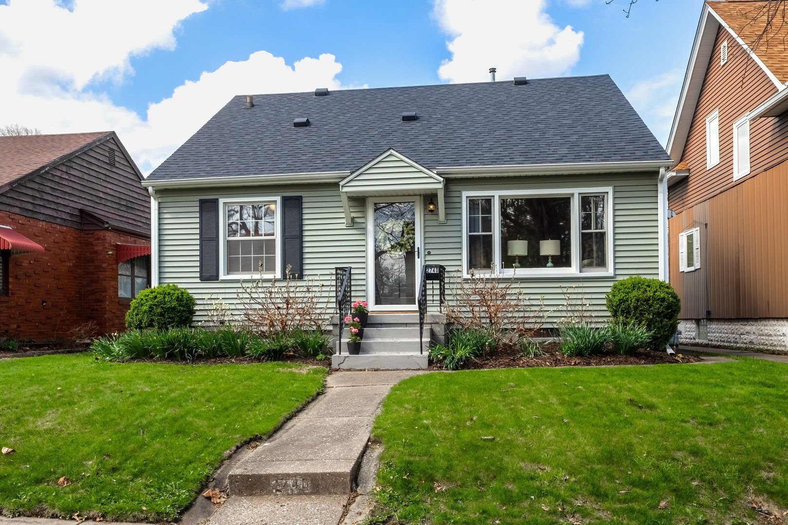 2740 E High Street — Davenport, IA 52803