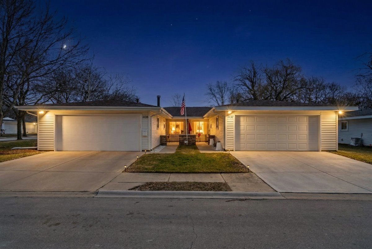 1135 Foxboro Court — Schaumburg, IL 60193
